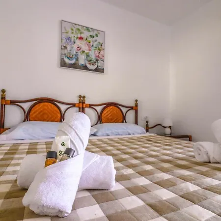 Rentaliday Garden Vila