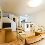 Rentaliday Garden Villa *